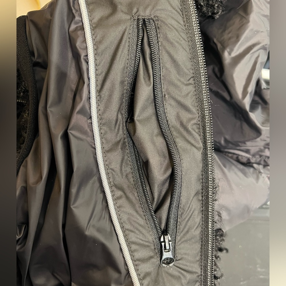 NWT Anatomie faux fur Hoodie Vest Size S in excellent condition 100% polyester - Picture 11 of 14